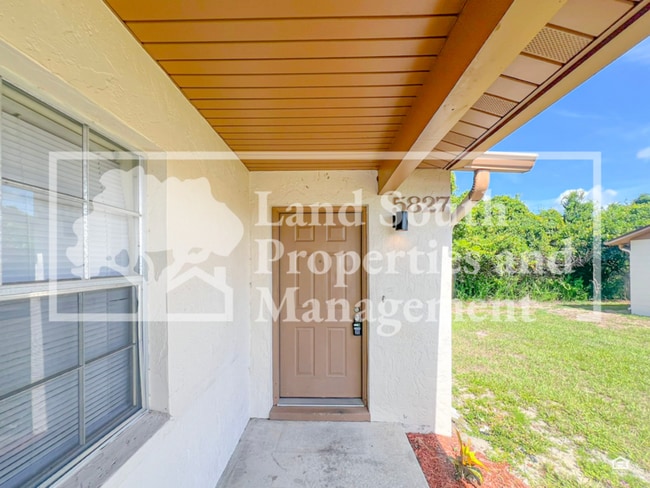 5827 Charlton Dr in Lakeland, FL - Building Photo - Building Photo
