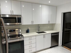 1125 NE 210th Terrace in Miami, FL - Building Photo - Building Photo