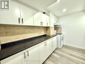 72 Loughlin Hill Crescent in Ajax, ON - Building Photo - Building Photo