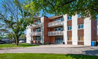 Garden Court Apartments in Sault Ste Marie, ON - Building Photo
