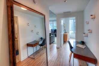 175 N Desplaines St in Chicago, IL - Building Photo - Building Photo