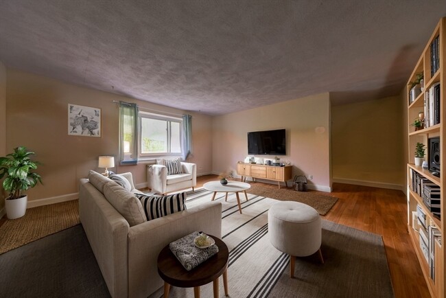 14 Byron Rd, Unit #6 in Weston, MA - Building Photo - Building Photo