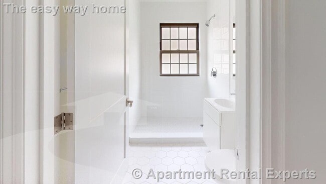 1200 Massachusetts Ave, Unit #405 in Cambridge, MA - Building Photo - Building Photo