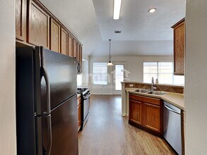 11919 Lois Ln Dr in Pinehurst, TX - Building Photo - Building Photo