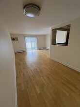 2426 N Kennicott Dr in Arlington Heights, IL - Building Photo - Building Photo