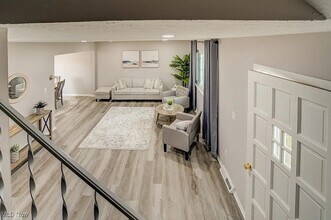 38109 Poplar Dr in Willoughby, OH - Foto de edificio - Building Photo