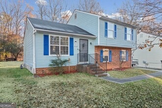 5626 Pine Gate Dr in Atlanta, GA - Foto de edificio - Building Photo