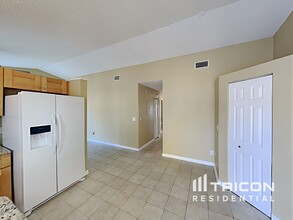 10378 Rosemount Dr in Tampa, FL - Building Photo - Building Photo