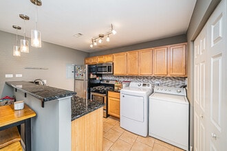 1553 Cove Dr in Prospect Heights, IL - Building Photo - Building Photo