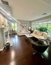 2 Angela Ln, Unit #1 in Watertown, MA - Foto de edificio - Building Photo