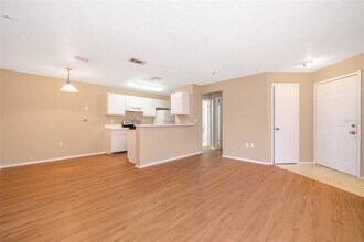 956 Salt Pond Pl in Altamonte Springs, FL - Building Photo - Building Photo