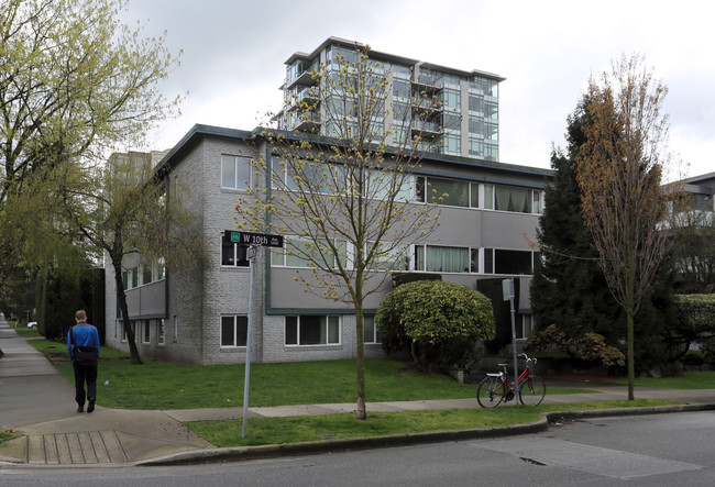 1310 W 10th Ave in Vancouver, BC - Building Photo - Primary Photo