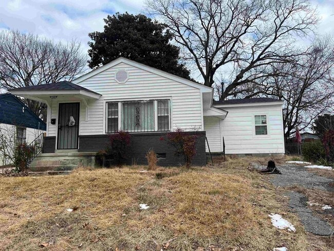 property at 318 Red Oak St