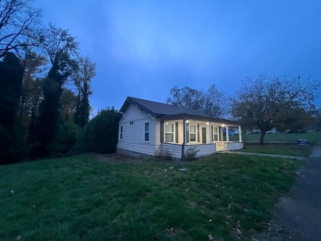 305 SE Everett St in Camas, WA - Building Photo - Building Photo