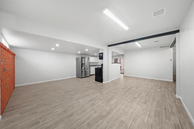12995 Clarewood Dr in Houston, TX - Building Photo - Building Photo