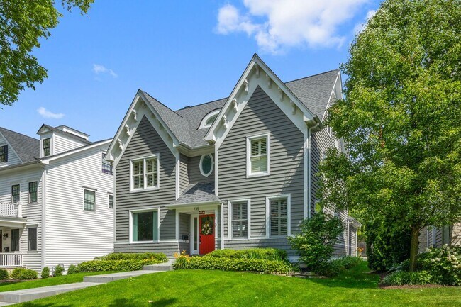 735 W 8th St in Hinsdale, IL - Building Photo - Building Photo