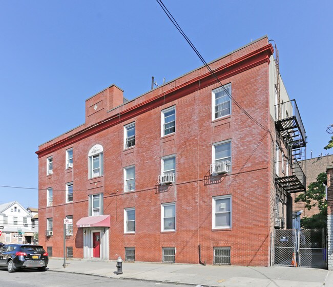 10405 37th Dr in Corona, NY - Foto de edificio - Building Photo