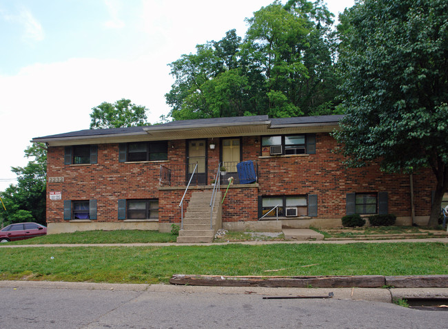 2232 Hanser Dr in Covington, KY - Foto de edificio - Building Photo