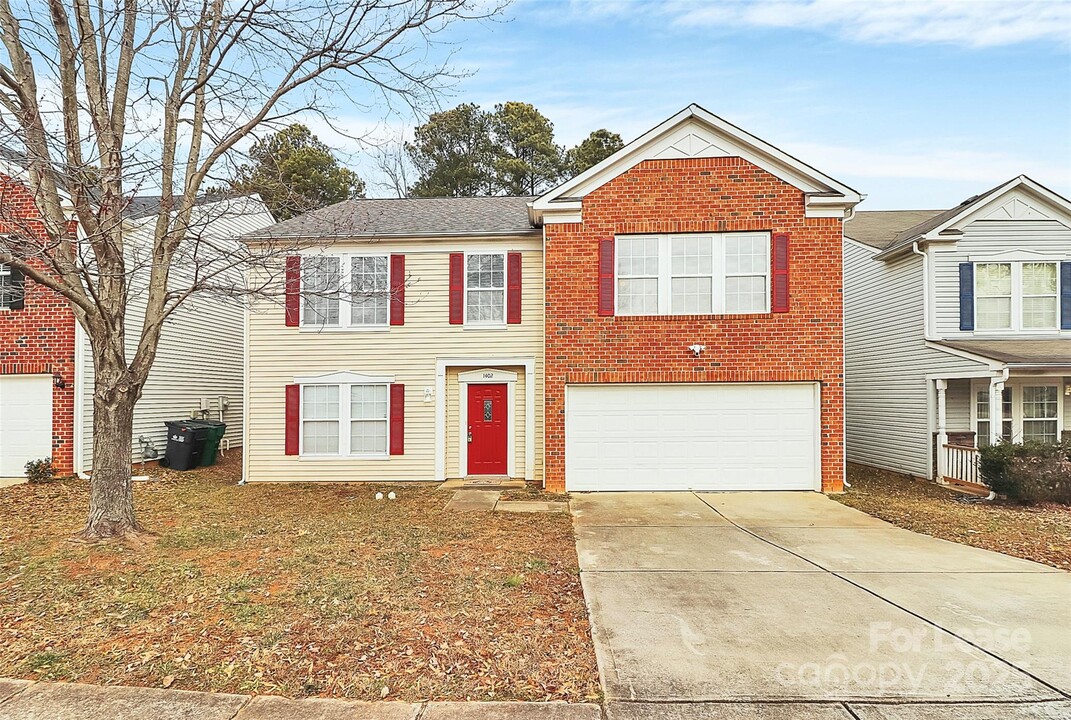 1402 Waterlily Lane in Charlotte, NC - Building Photo