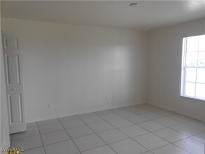 4946 Golfview Blvd in Lehigh Acres, FL - Foto de edificio - Building Photo