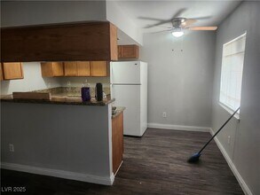 3437 E Cheyenne Ave in North Las Vegas, NV - Building Photo - Building Photo