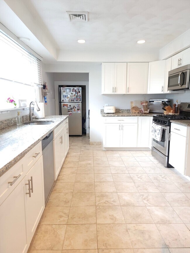 40 Hamilton St, Unit 2 in Medford, MA - Foto de edificio - Building Photo