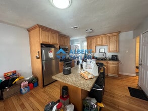 53 Dudley St, Unit 2 in Boston, MA - Foto de edificio - Building Photo