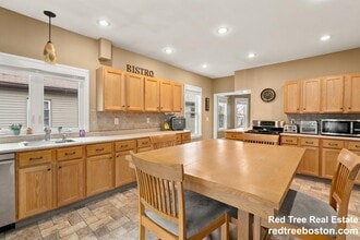 14 Bowdoin St, Unit 2 in Medford, MA - Foto de edificio - Building Photo