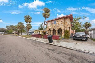 1116 Upton Ct S in St. Petersburg, FL - Building Photo