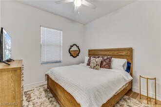 28081 Foxrock Ct in Bonita Springs, FL - Foto de edificio - Building Photo