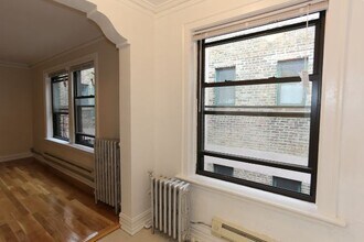 430 W Roscoe St in Chicago, IL - Building Photo - Building Photo