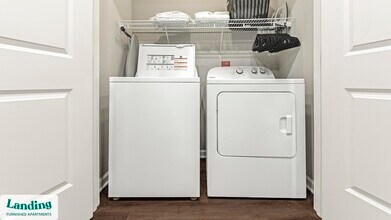 16346 Lydia Hill Dr, Unit 2416 in Chesterfield, MO - Foto de edificio - Building Photo