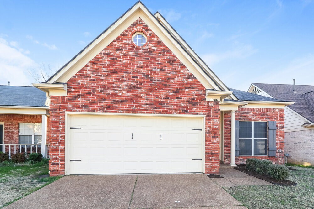 10088 Cross Valley Dr in Cordova, TN - Foto de edificio