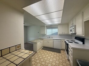 2455 Dusan St in Simi Valley, CA - Building Photo - Building Photo