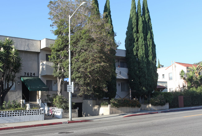 7654 Fountain Ave in West Hollywood, CA - Foto de edificio - Building Photo