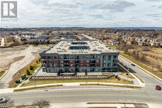 1 Redfern Ave in Hamilton, ON - Building Photo - Building Photo