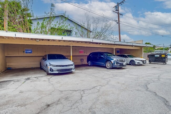 6611 S. Victoria Ave in Los Angeles, CA - Building Photo - Building Photo