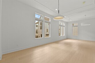 1247 Peden St in Houston, TX - Building Photo - Building Photo