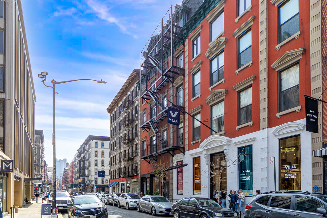 201 Mulberry St in New York, NY - Building Photo