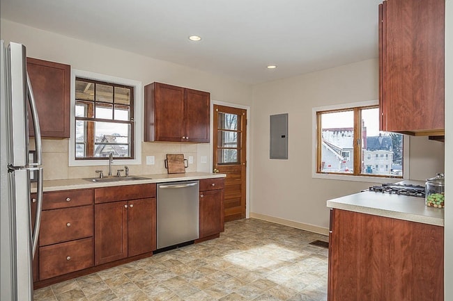 22 Scott St, Unit 2 in Woburn, MA - Building Photo - Building Photo