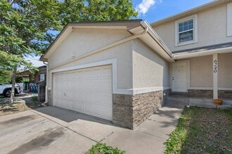 6240 E 64th Pl in Commerce City, CO - Foto de edificio - Building Photo