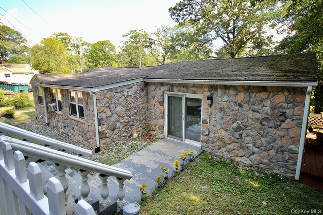 2 Diane Ct in Greenwood Lake, NY - Building Photo - Building Photo
