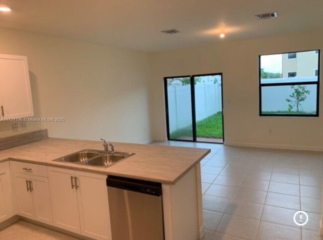 3416 W 111th Pl in Hialeah Gardens, FL - Building Photo - Building Photo