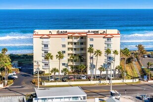 925 N Hwy A1A in Indialantic, FL - Building Photo