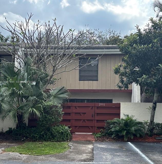 property at 2990 Oaktree Ln