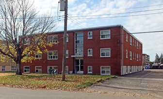 300 Montrave Ave in Oshawa, ON - Building Photo