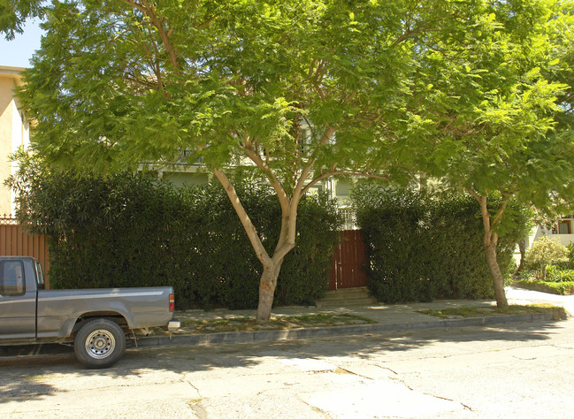 1436 N Formosa Ave in Los Angeles, CA - Building Photo - Building Photo