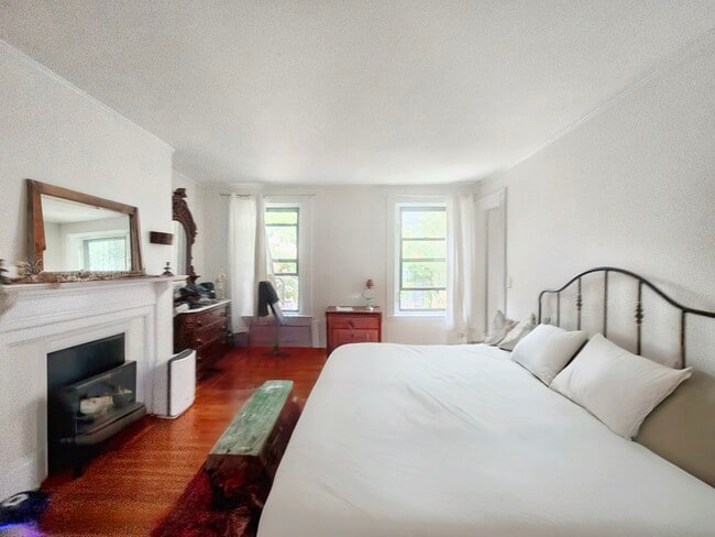 429 Marlborough St, Unit 3A in Boston, MA - Building Photo - Building Photo