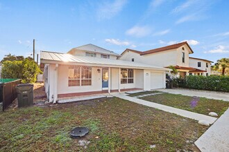 1828 N Palmway in Lake Worth Beach, FL - Building Photo - Building Photo