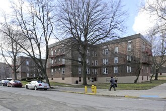 Cunningham Apartments in Jamaica, NY - Foto de edificio - Building Photo